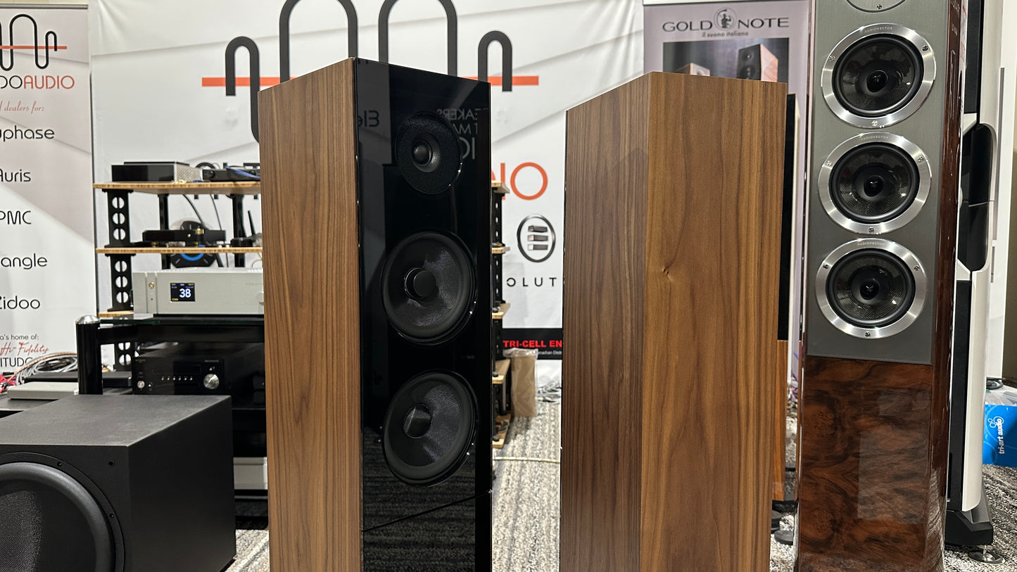 Classic 15 in Real Wood Venner Walnut DEMO PAIR