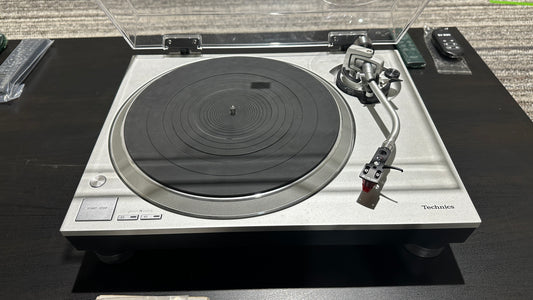 Technics SL-1500C Premium Class Direct Drive Turntable w/ Ortofon 2M Red Cartridge(Pre-Owned)