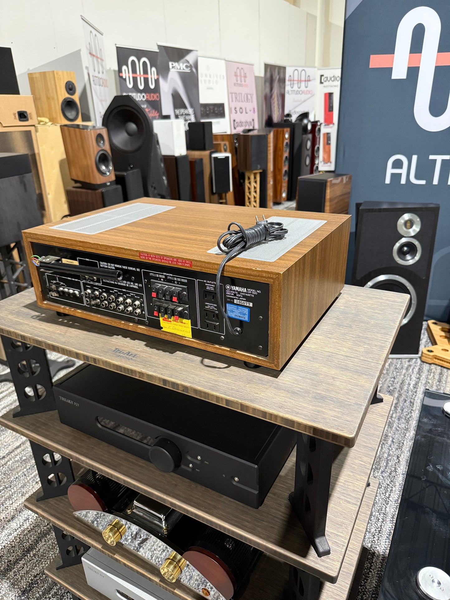 Yamaha CR-820 Integrated Amplifier (Pre-owned)
