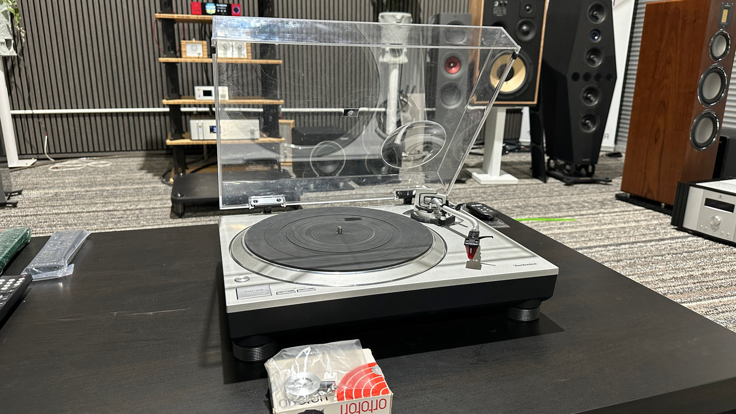 Technics SL-1500C Premium Class Direct Drive Turntable w/ Ortofon 2M Red Cartridge(Pre-Owned)