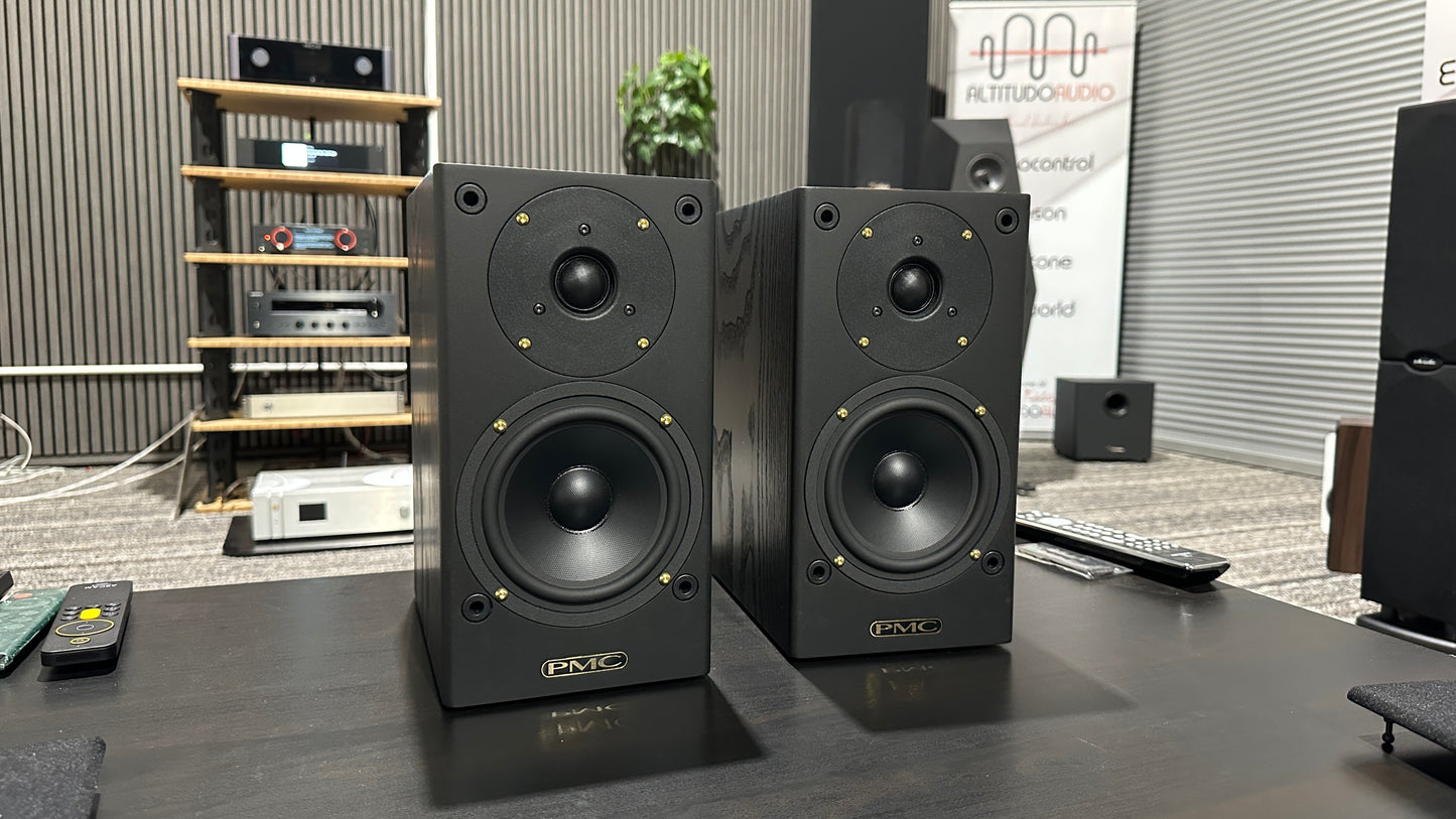 DB1 GOLD BOOKSHELF SPEAKERS - PAIR (Pre-Owned)
