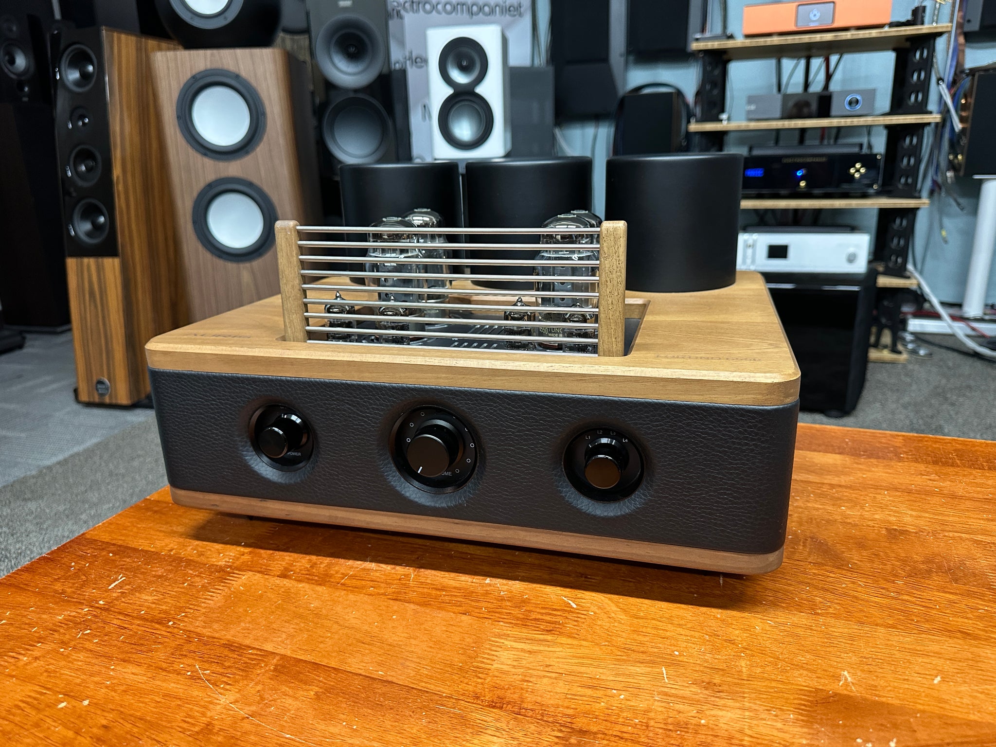 Auris Fortino 6550 Integrated Tube Amplifier - preowned really good condition