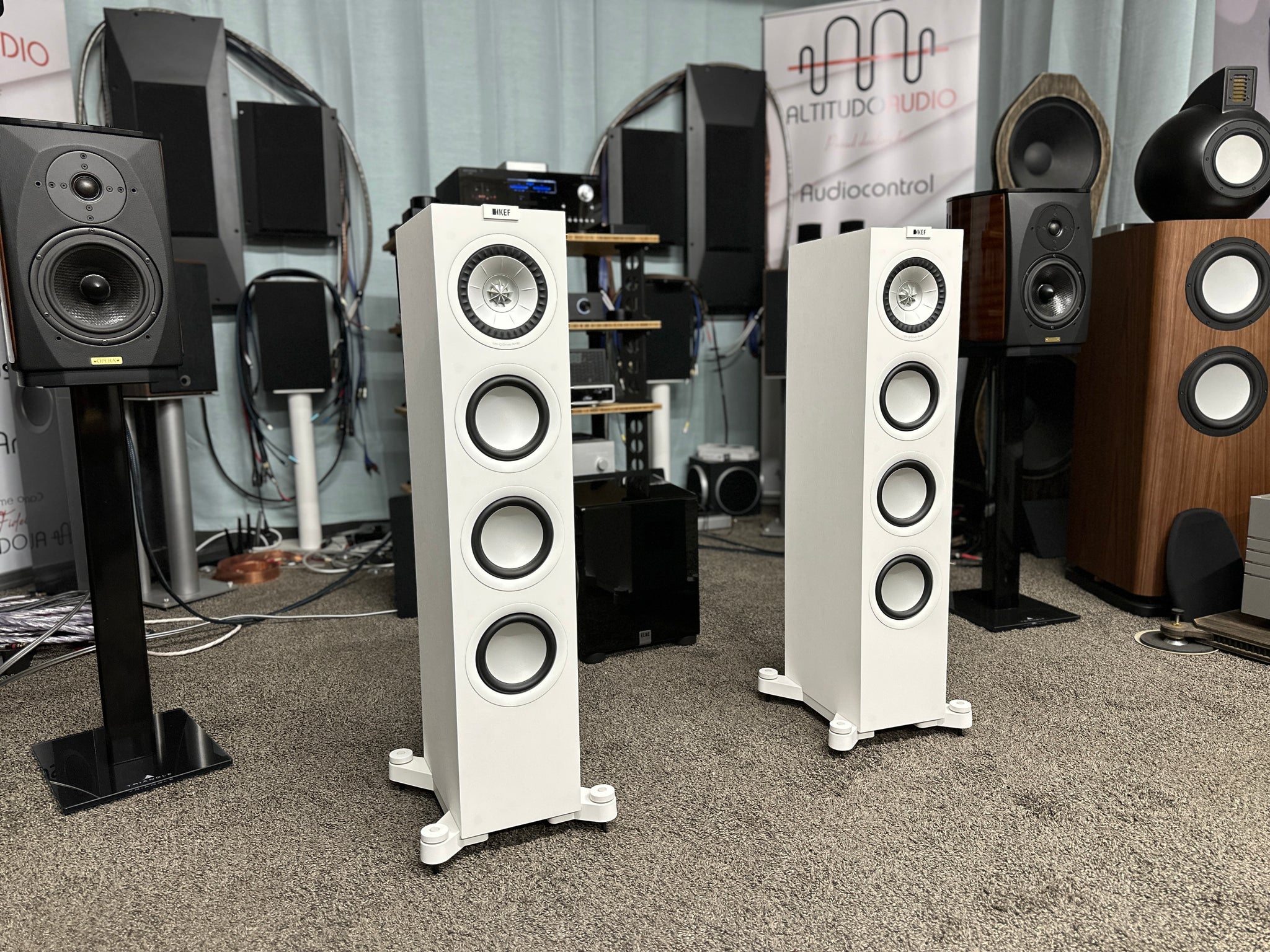 KEF Q550 Floor Stander Speakers (Pre-owned)